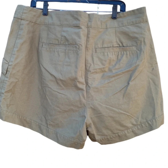 Justfab 3X shorts with tie belt, new no tags, military green - Picture 4 of 5